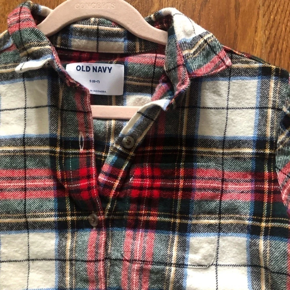 Old Navy red & green flannel long sleeve button down in size S (6-7)